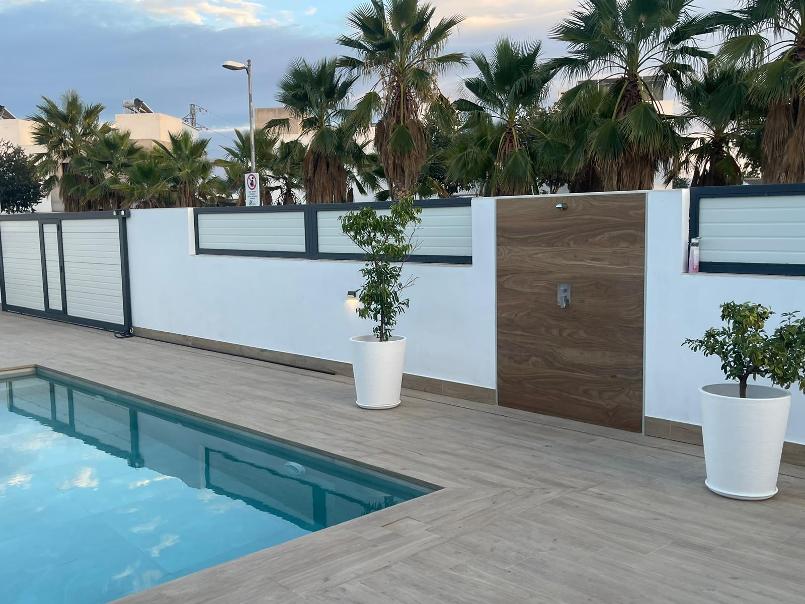 Revestimiento casa con piscina